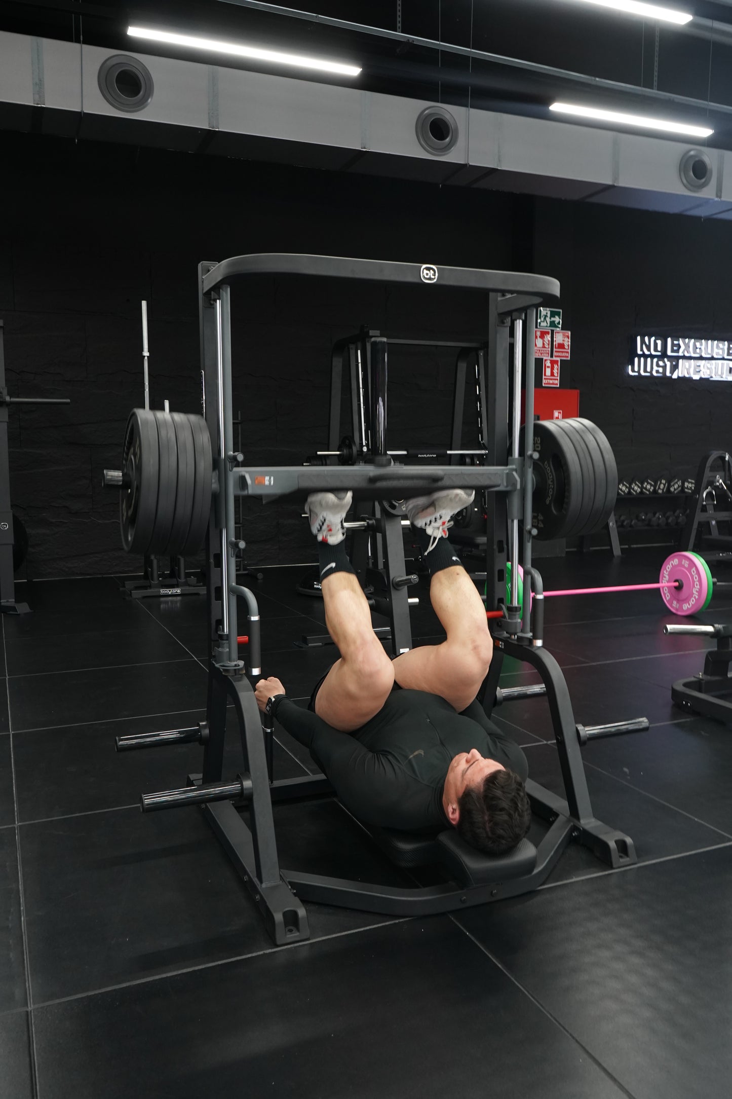 SRX54 Vertical Leg Press